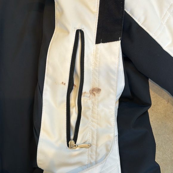 Women’s size 4 Obermeyer ski/snowboard jacket - Picture 2 of 3